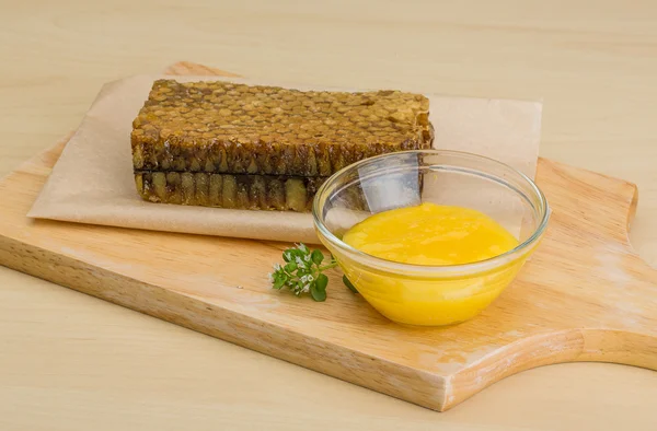 Honig mit Wabe — Stockfoto