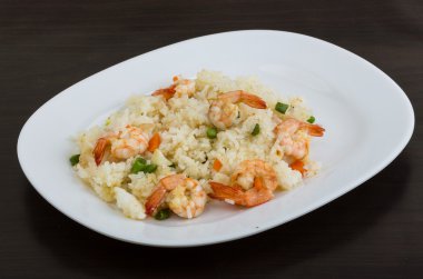 Karides ile kızarmış pirinç