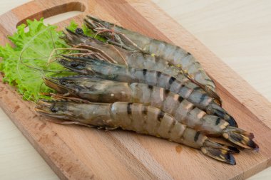 Çiğ kaplan karidesi