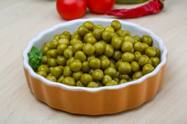 Guisantes enlatados verdes —  Fotos de Stock