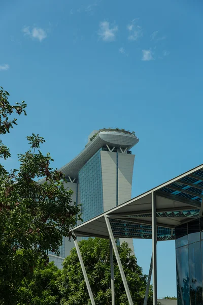 Singapore - 11 mei: marina bay sands resort geïntegreerd op 11 mei — Stockfoto