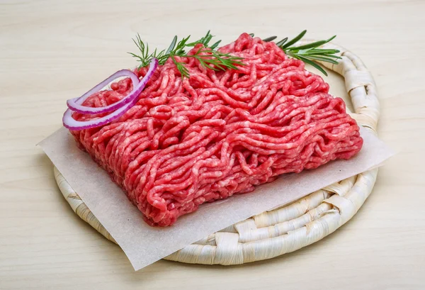 Carne macinata di manzo cruda — Foto Stock