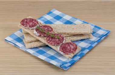 Salam ile Crispbread