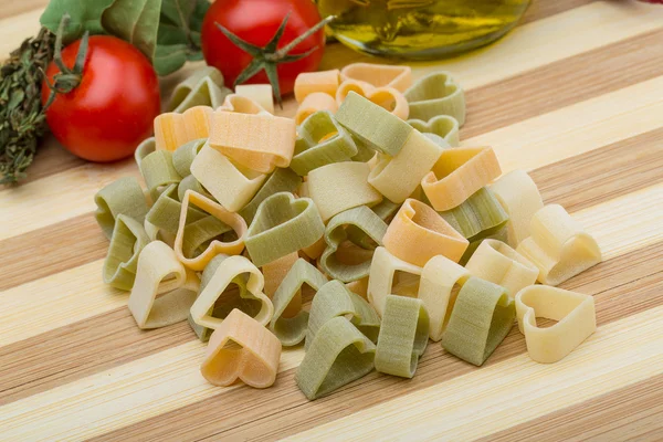 Pastas crudas en forma de corazón — Foto de Stock