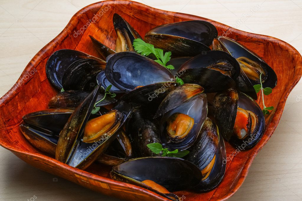 Boiled mussels Stock Photo by ©AndreySt 69961245