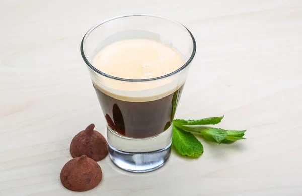 Espresso mit Bonbons — Stockfoto