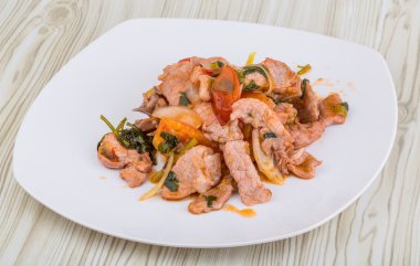 Domuz eti ve ananas salatası