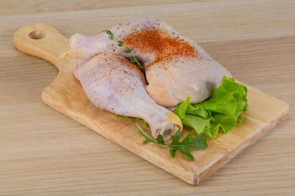 Raw chicken leg — Stock Photo, Image