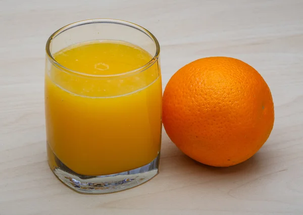 Zumo de naranja fresco —  Fotos de Stock