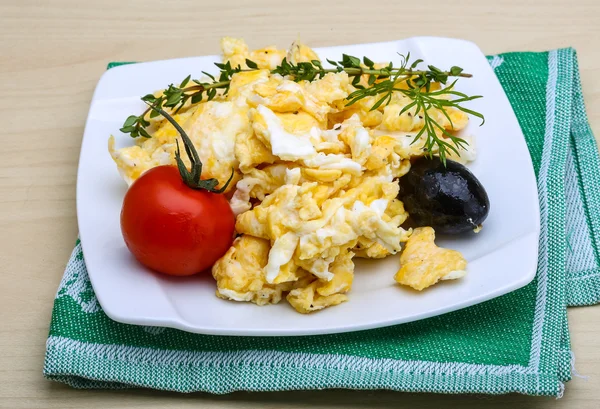 Huevos revueltos con tomate —  Fotos de Stock