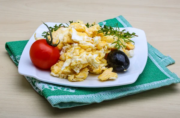 Huevos revueltos con tomate —  Fotos de Stock