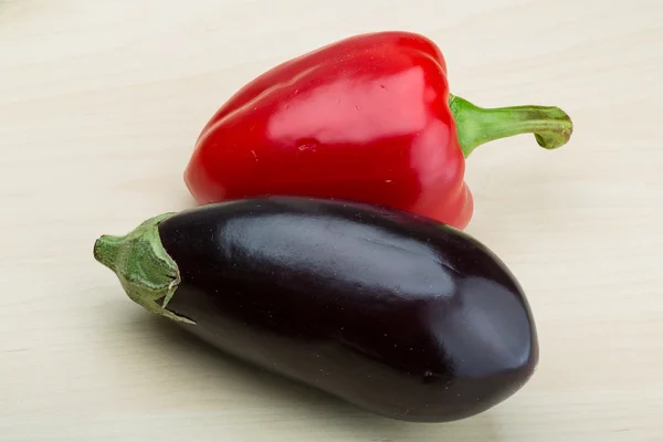 Eggplant and red pepper — Stock Photo, Image