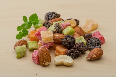 fındık ve kuru meyve karışımı