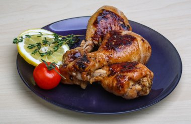 kızarmış tavuk budu