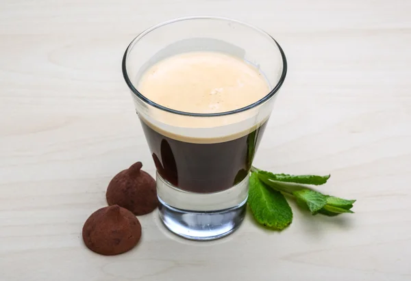 Espresso mit Bonbons — Stockfoto