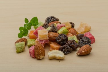 fındık ve kuru meyve karışımı