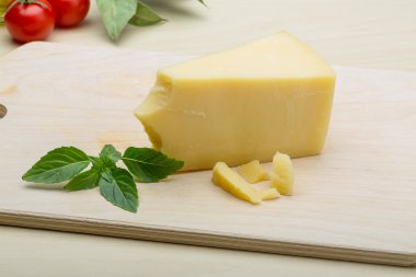 Parmesan peyniri Fesleğenli