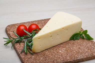 Rosemary ile sarı peynir