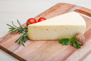 Rosemary ile sarı peynir