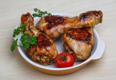 kızarmış tavuk budu