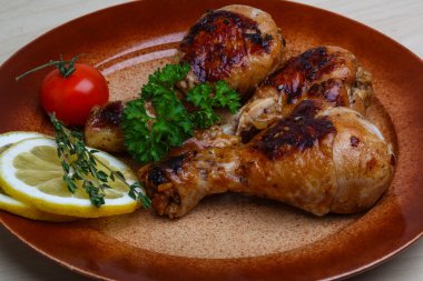 kızarmış tavuk budu