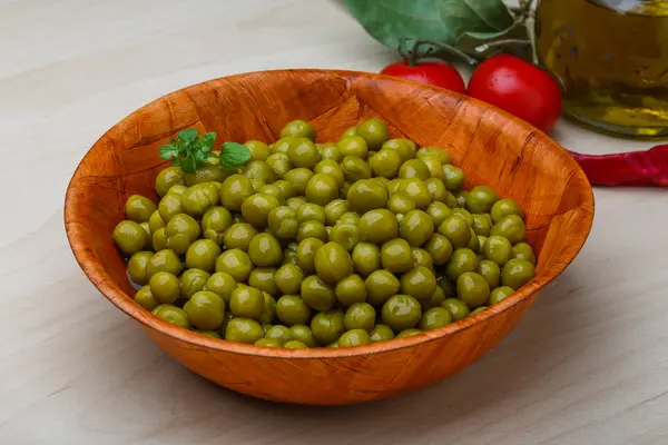 Guisantes enlatados verdes —  Fotos de Stock