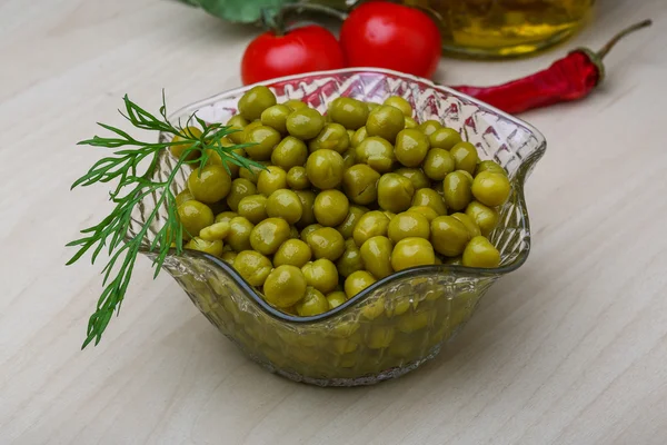 Guisantes enlatados verdes —  Fotos de Stock