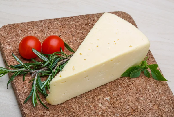 Rosemary ile sarı peynir — Stok fotoğraf