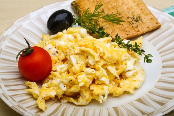 Huevos revueltos con tomate — Foto de Stock