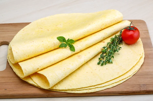 Tortillas stack med örter — Stockfoto