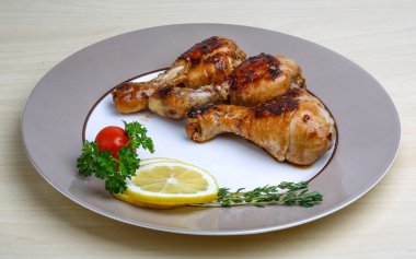 kızarmış tavuk budu