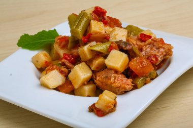 Ton balıklı Nicoise Salatası