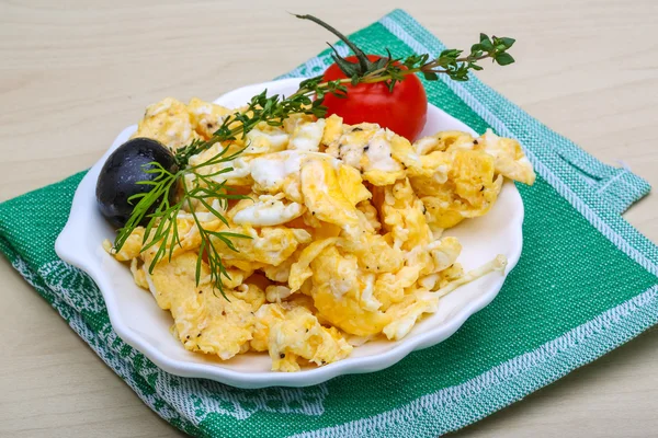 Huevos revueltos con tomate —  Fotos de Stock