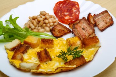 Yumurta, domuz eti ve fasulye Kahvaltı
