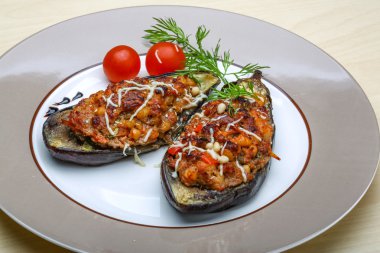 Kıyılmış et patlıcan dolması