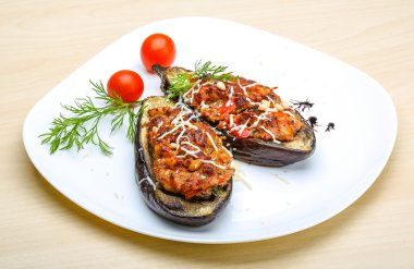 Kıyılmış et patlıcan dolması