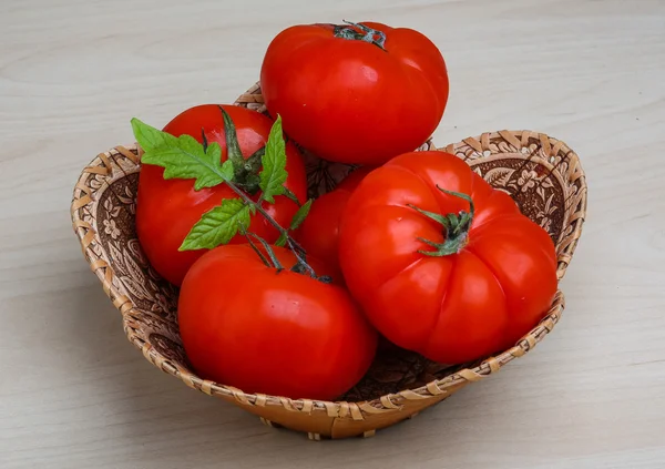 Tomate en la cesta — Foto de Stock