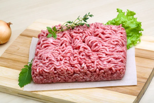 Minced meat served thyme — Stock Photo, Image