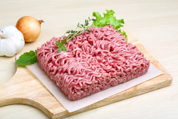 Minced meat served thyme — Stock Photo, Image