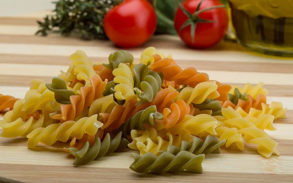 Rohe Fusilli-Nudeln — Stockfoto