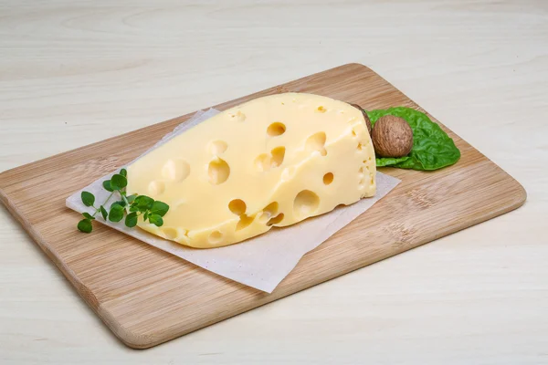 Gele kaas met oregano — Stockfoto