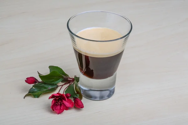 Espresso serviert Blume — Stockfoto