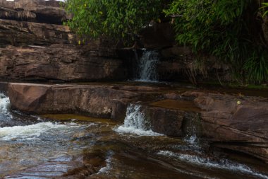 Kamboçya'da şelale