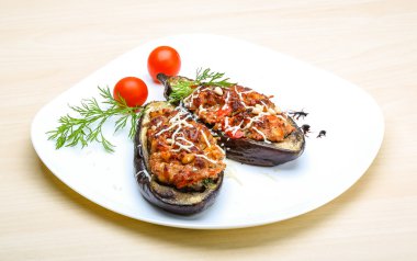 Kıyılmış et patlıcan dolması
