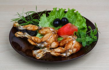 Fried kurbağa bacağı