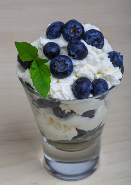 Yaban mersini mascarpone peyniri ile