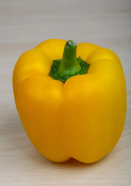 Yellow bell pepper on wood — Stock Photo, Image