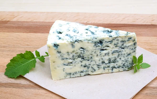 Dor blauwe kaas — Stockfoto