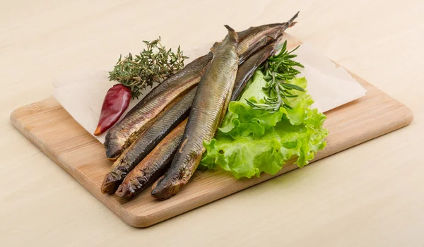 Деликатес из морепродуктов с салатом — стоковое фото