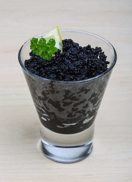 Caviar negro con hierba verde —  Fotos de Stock